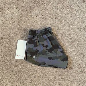 NWT Lululemon Hotty Hot short 2.5” size 6